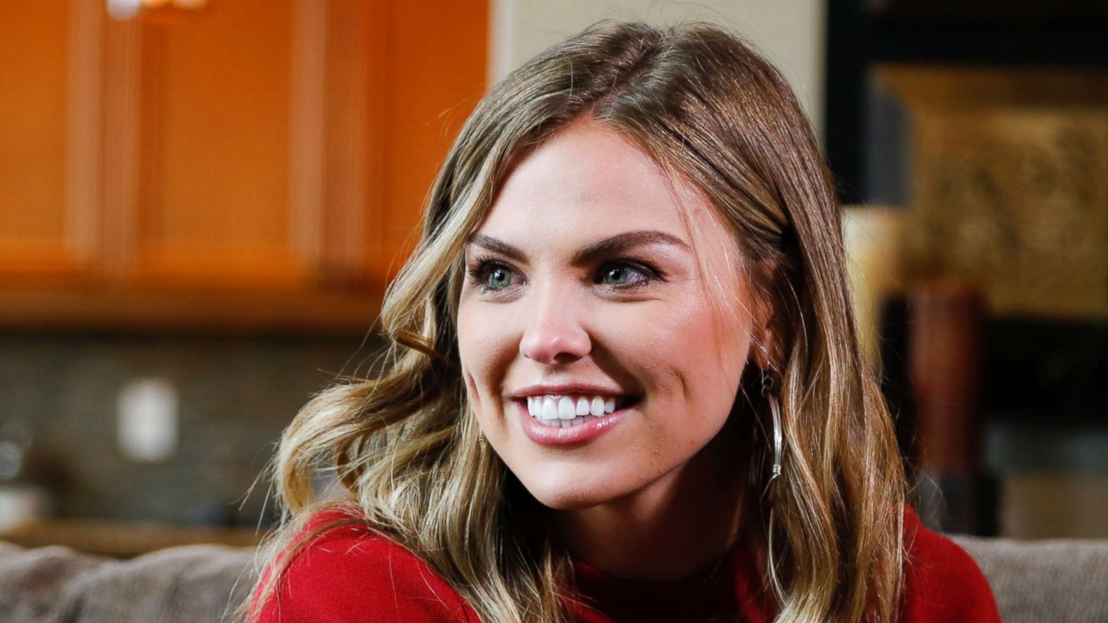 PHOTO: Hanna B. on "The Bachelor" meets with Colton's parents.