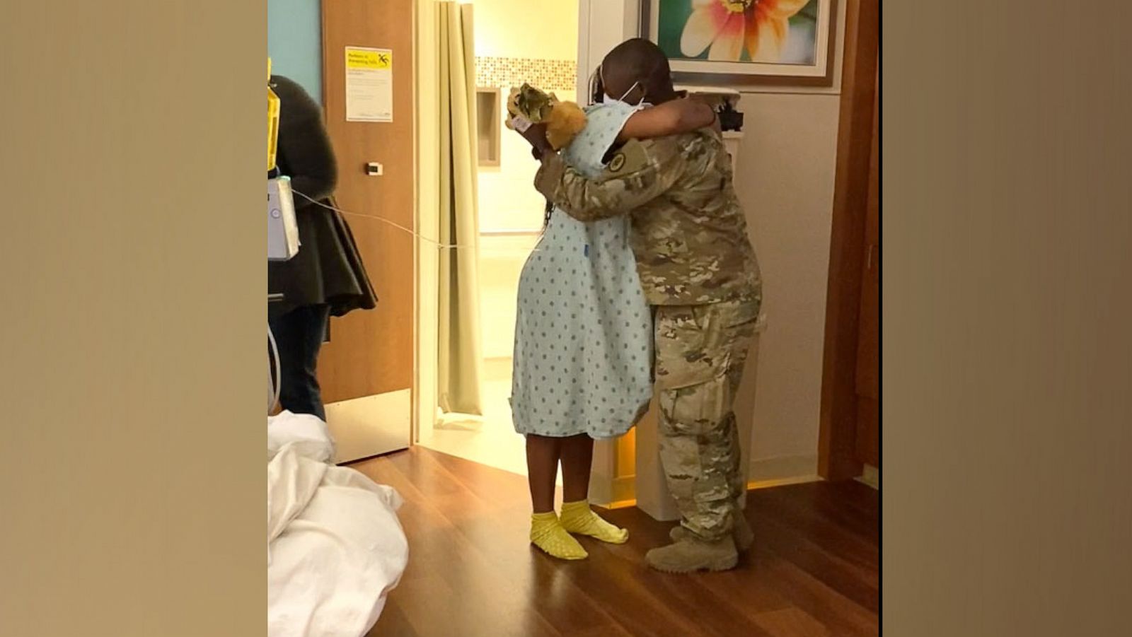 PHOTO: Harold Rahming returned home early from deployment to surprise his wife, Cara Rahming, before she gave birth to their child.