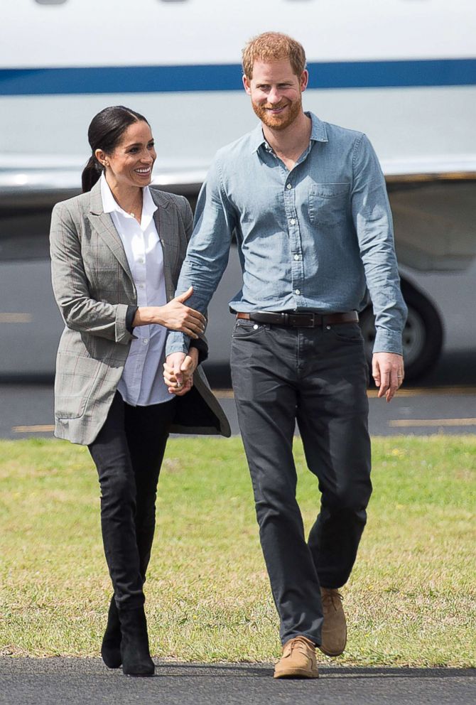 PHOTO: Meghan Markle and Prince Harry, The Duke of Sussex and Meghan, The Duchess of Sussex arrive at Dubbo Airport, Australia, Oct. 17, 2018.