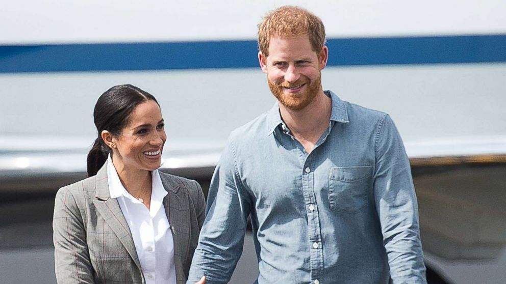 PHOTO: Meghan Markle and Prince Harry, The Duke of Sussex and Meghan, The Duchess of Sussex arrive at Dubbo Airport, Australia, Oct. 17, 2018.