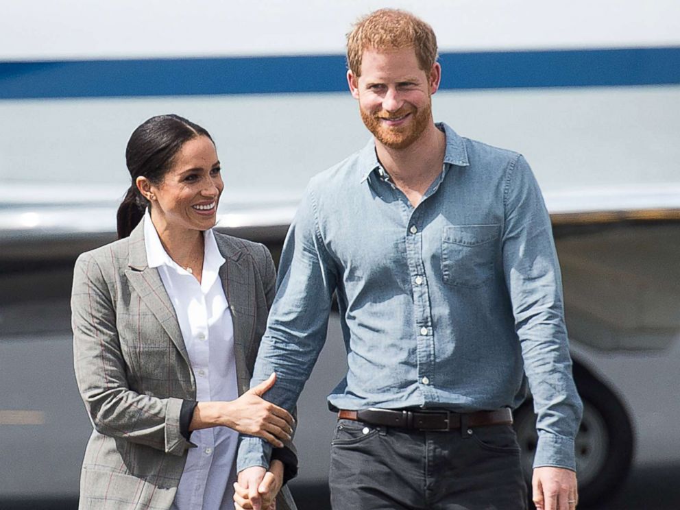 PHOTO: Meghan Markle and Prince Harry, The Duke of Sussex and Meghan, The Duchess of Sussex arrive at Dubbo Airport, Australia, Oct. 17, 2018.