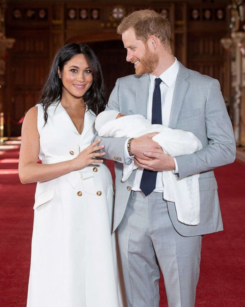 PHOTO:Britain's Prince Harry and Meghan, Duchess of Sussex, hold their newborn baby son in St George's Hall at Windsor Castle, in Windsor, England, May 8, 2019.