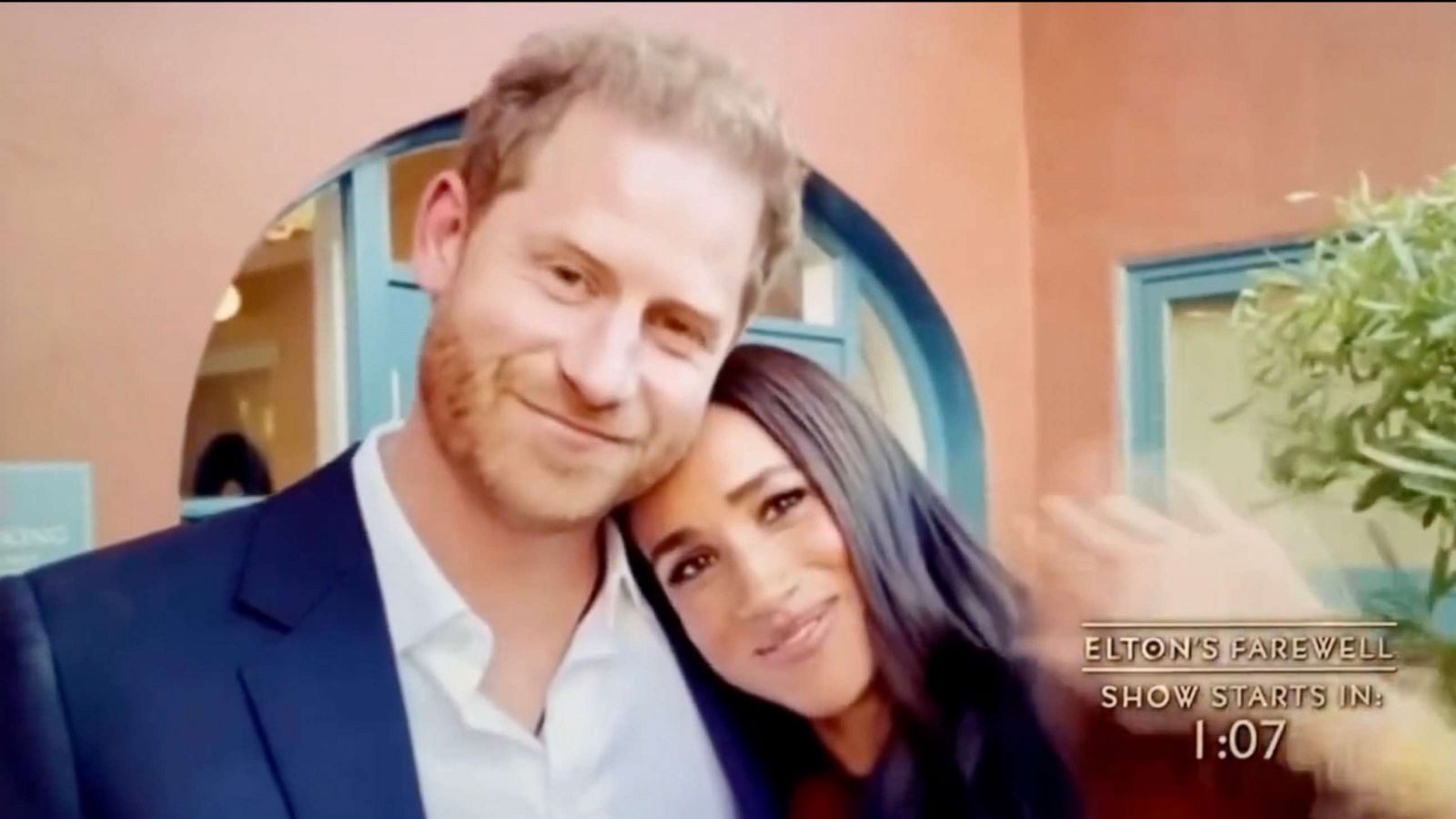 PHOTO: Prince Harry and Meghan Markle sent Elton John a video message before his concert in Los Angeles during his farewell tour.