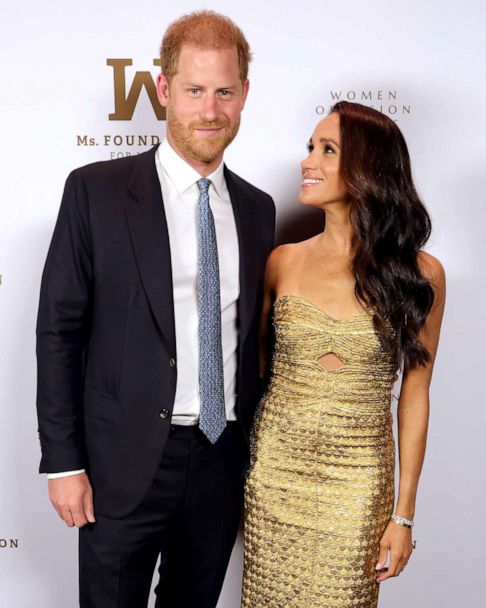 Meghan Markle steps out in gold to receive award in New York City - Good  Morning America