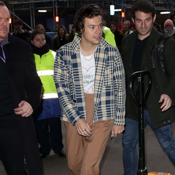 Harry Styles wears $75 Harry Styles shirt with a pearl necklace - Good  Morning America