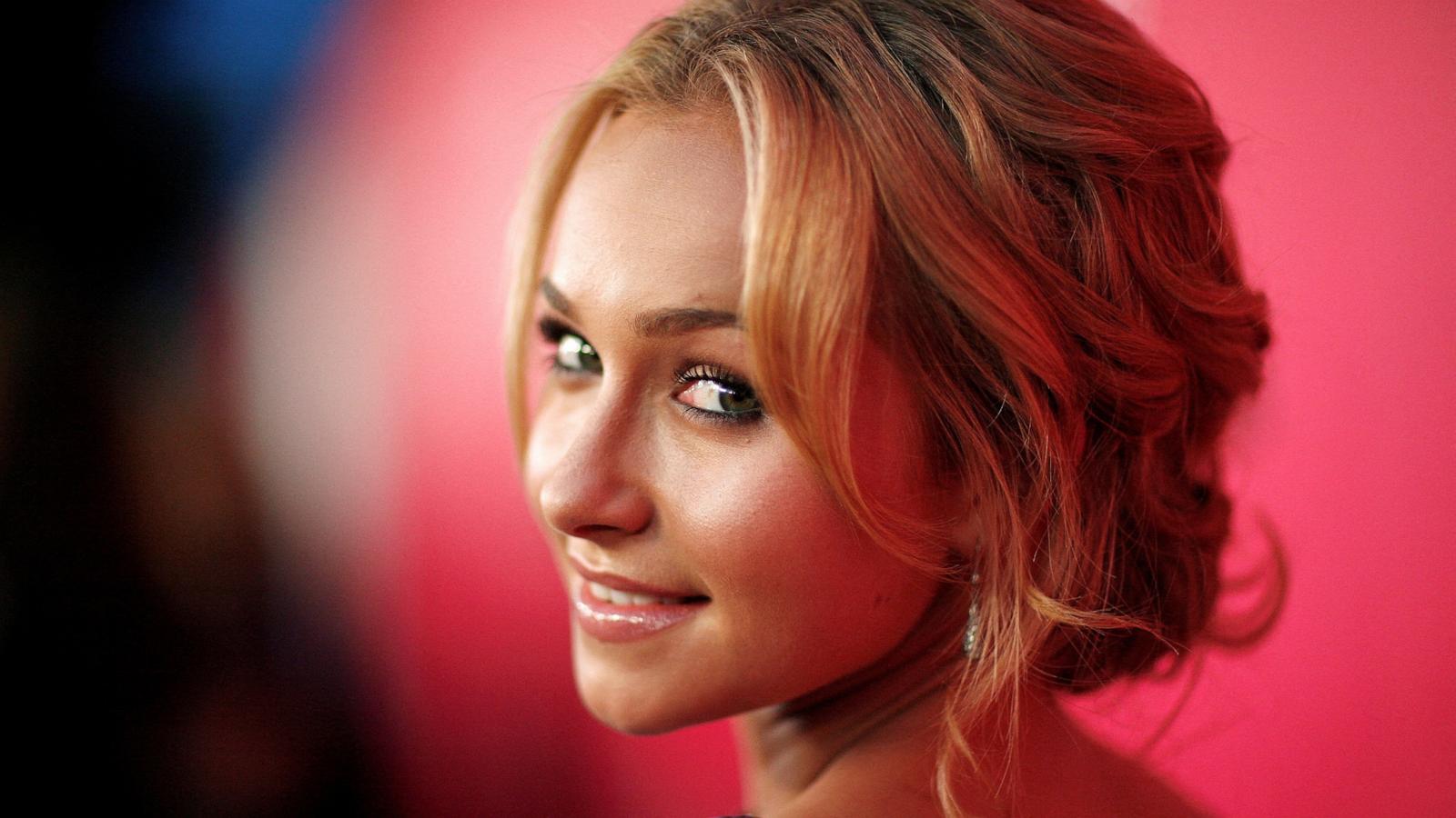 PHOTO: Hayden Panettiere poses at the 6th Annual Hollywood Style awards at the Armand Hammer museum in Los Angeles, California, Oct. 11, 2009.