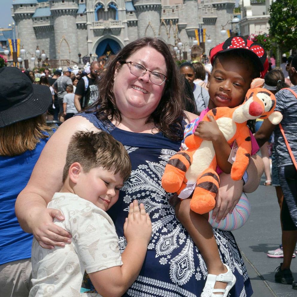 VIDEO: Mom meets 4-year-old girl who received her son's heart at Disney World