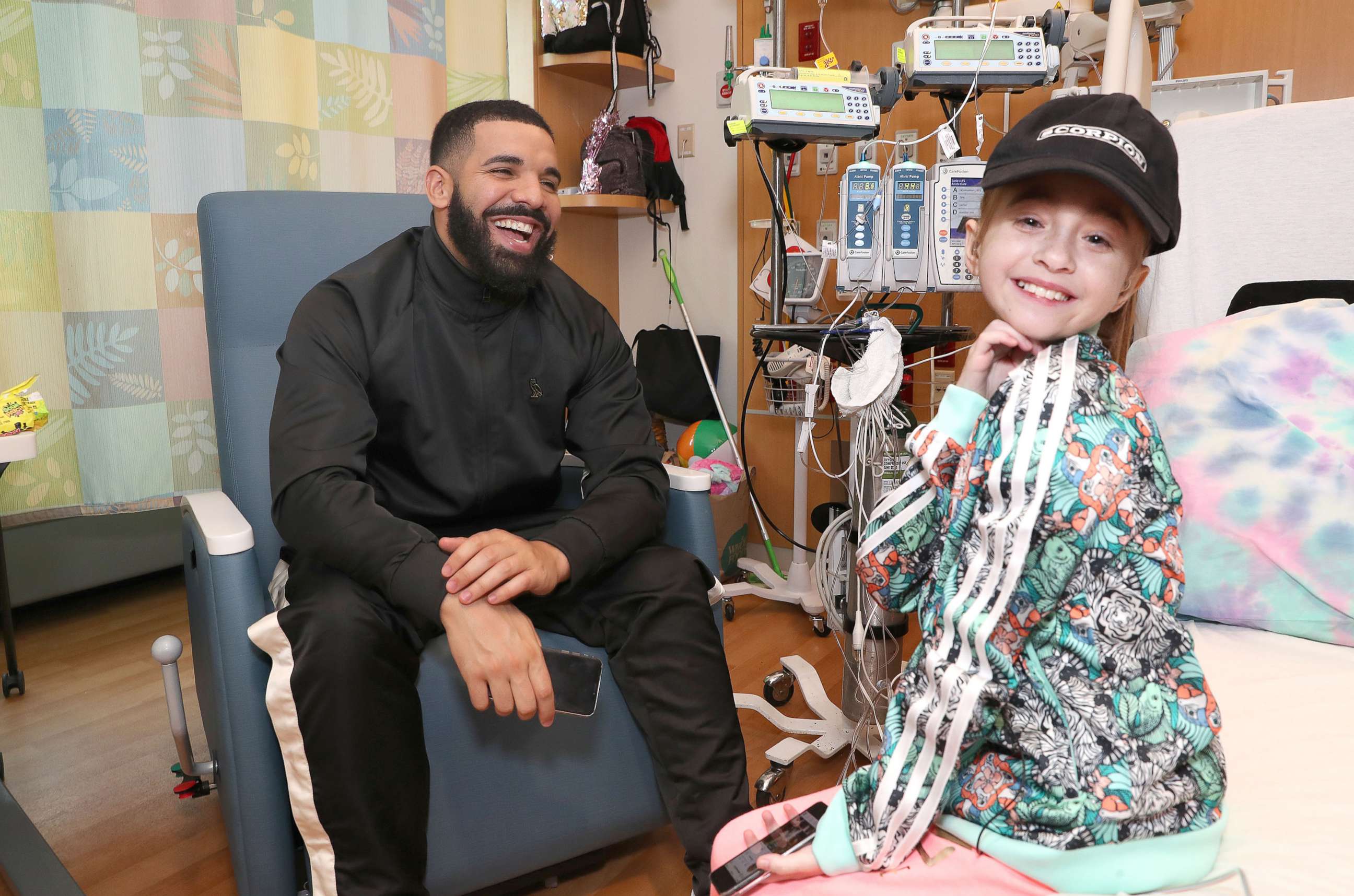 PHOTO: Sofia Sanchez poses with Drake during their visit at the Ann & Robert H. Lurie Children's Hospital of Chicago.