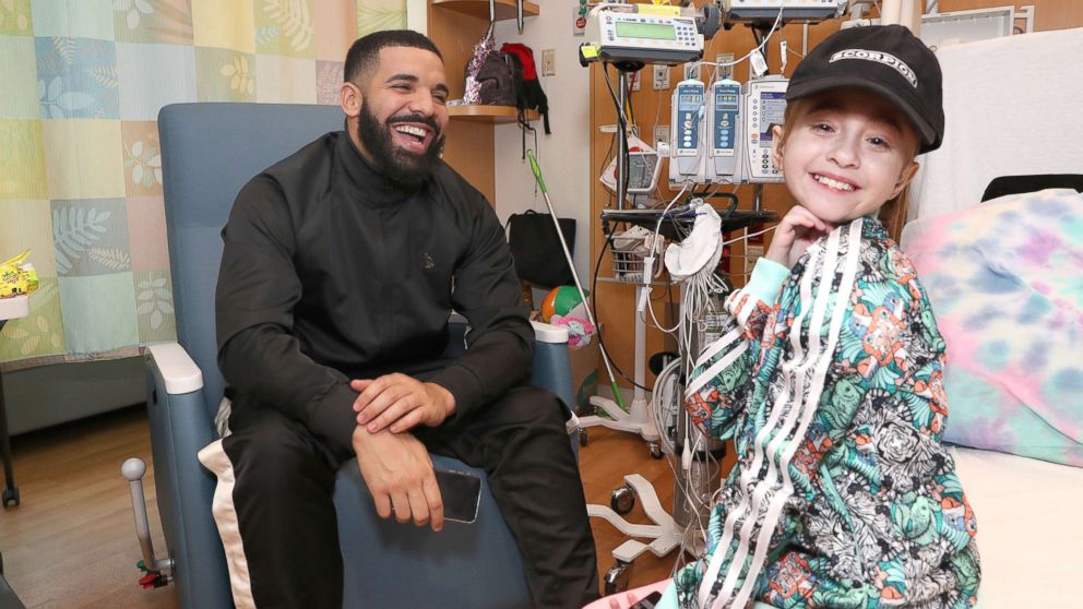PHOTO: Sofia Sanchez poses with Drake during their visit at the Ann & Robert H. Lurie Children's Hospital of Chicago.
