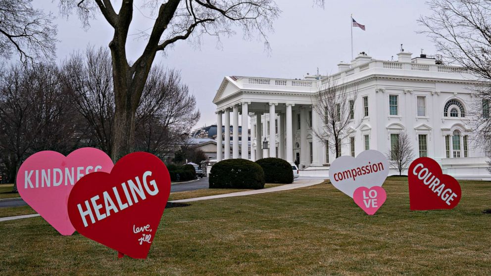 VIDEO: First lady surprises with Valentine’s Day hearts on White House lawn