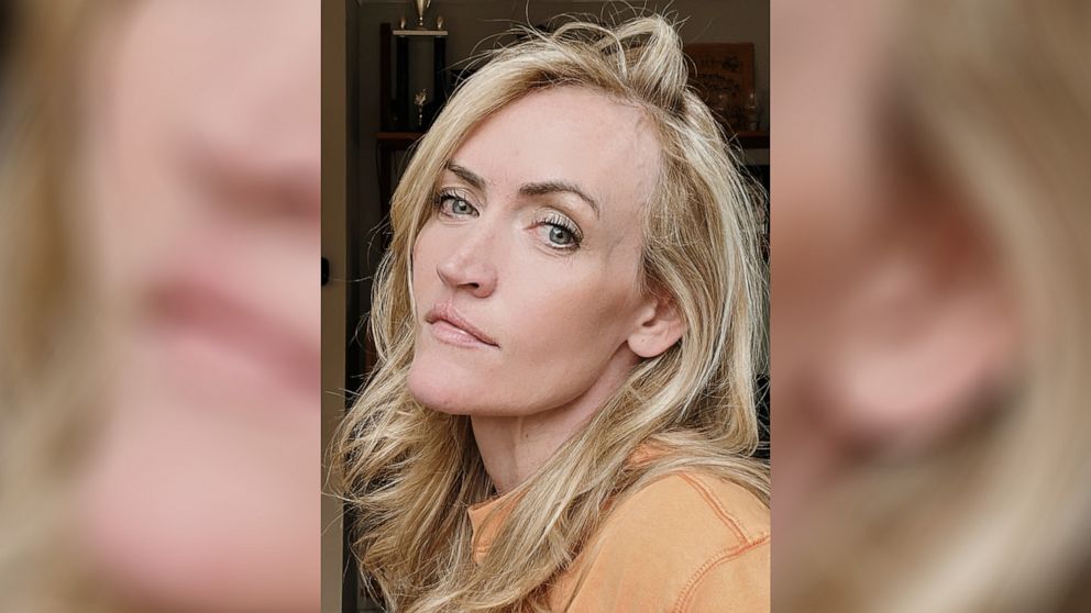 VIDEO: Heather Armstrong, mommy blogger of Dooce.com, dies at 47