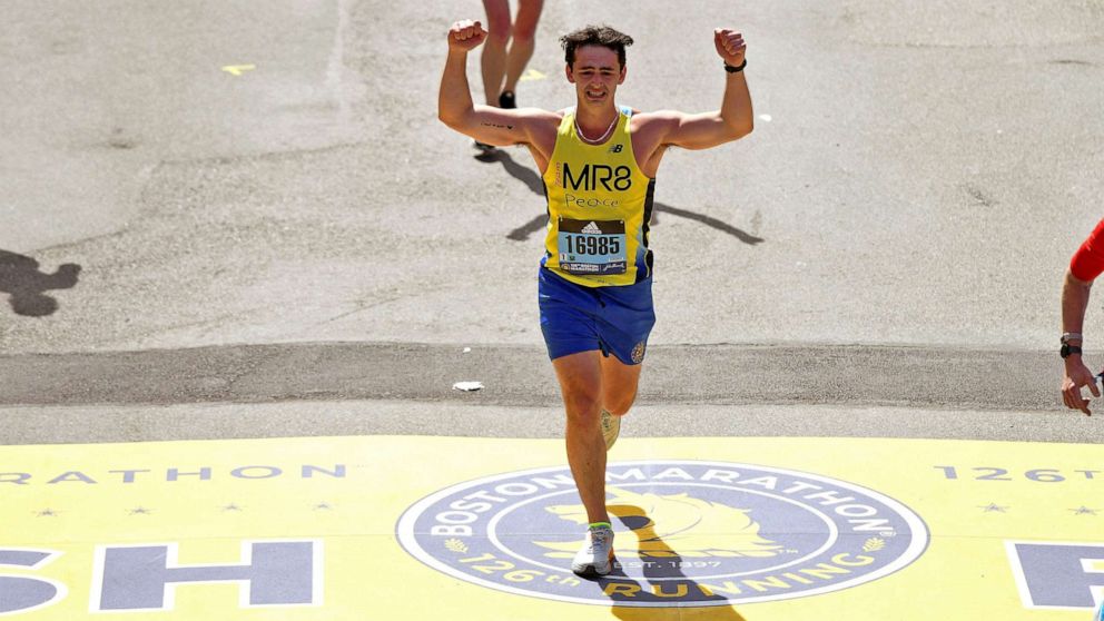 VIDEO: Emotional runner crosses finish line at Boston Marathon