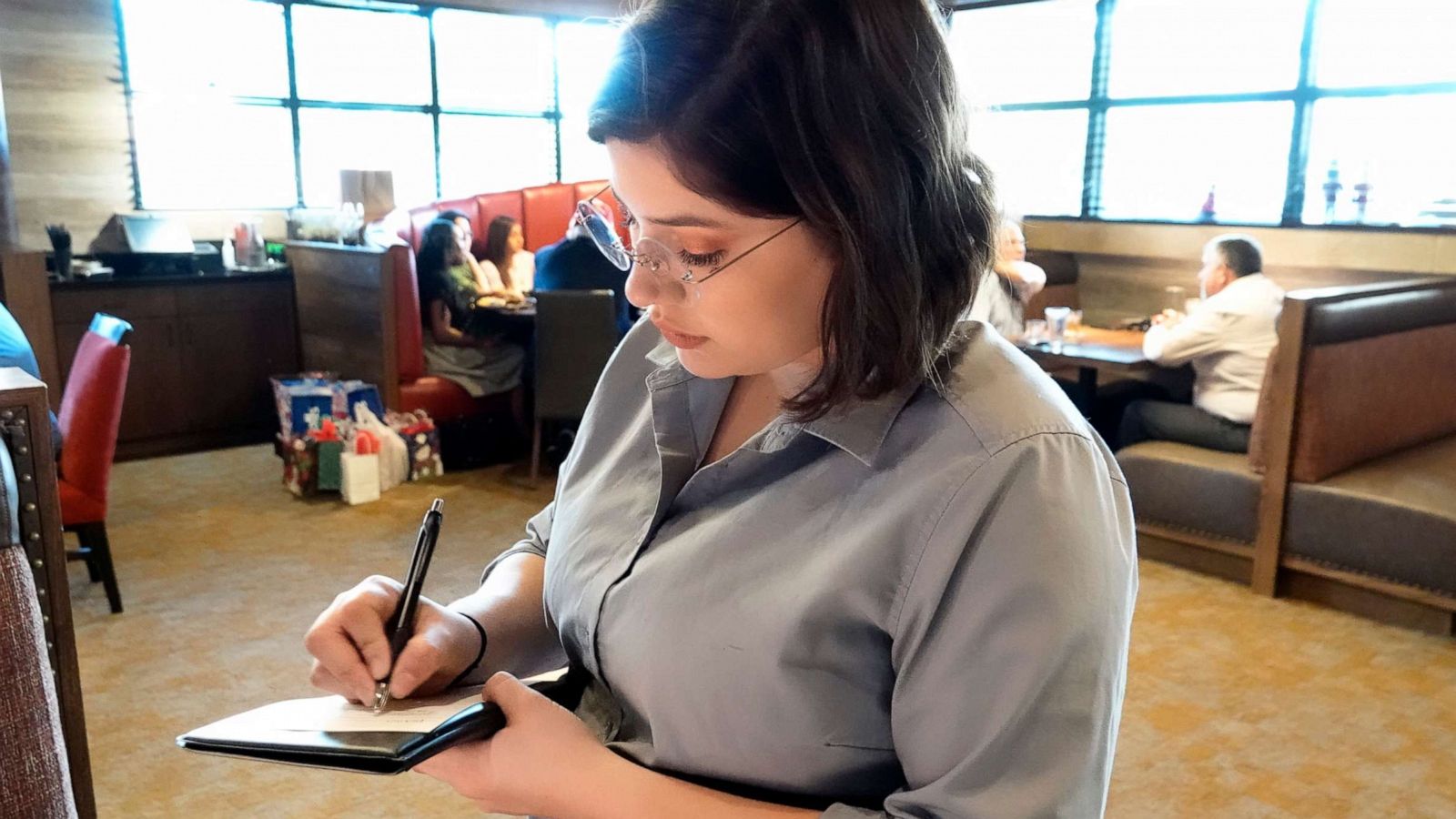 PHOTO: A waitress takes an order at a restaurant in Fort Lauderdale, Fla.