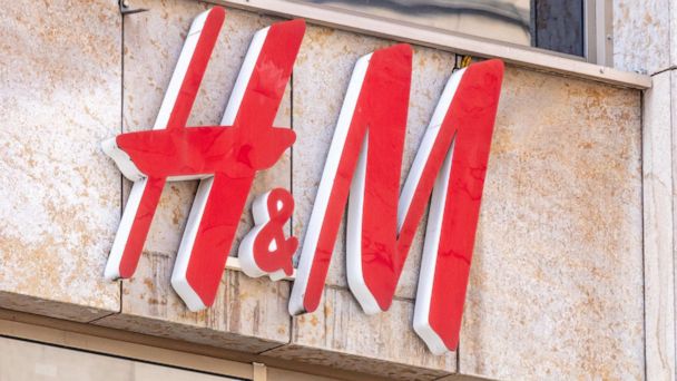 H&M Speeds up Store Closings in 2020, Focuses on Online Shopping