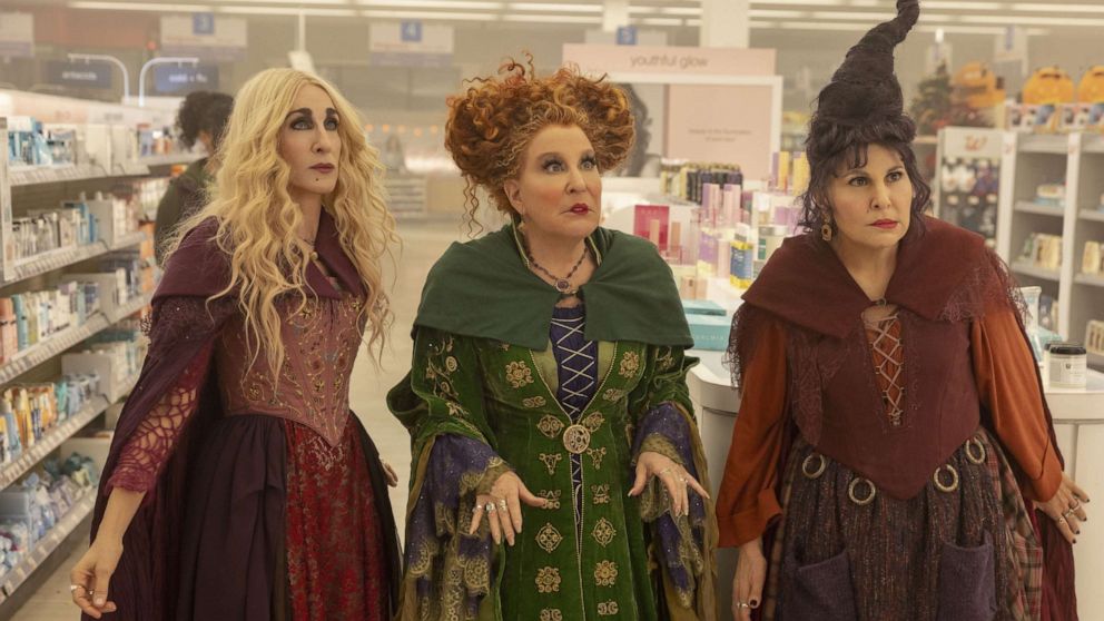 PHOTO: Sarah Jessica Parker, Bette Midler and Kathy Najimy in Hocus Pocus 2, 2022.