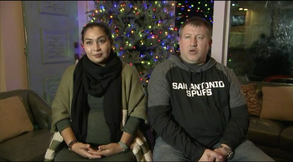 PHOTO: Claudia and Nick Simonis of San Antonio, Texas, are not budging after their Homeowner Association apparently ordered them to remove their Christmas decorations.