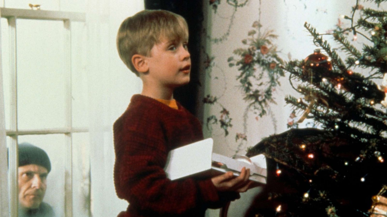 PHOTO: Joe Pesci, left, as Harry Lime, peers through a window at Macaulay Culkin, as Kevin McCallister, as he decorates a Christmas tree in scene from "Home Alone."