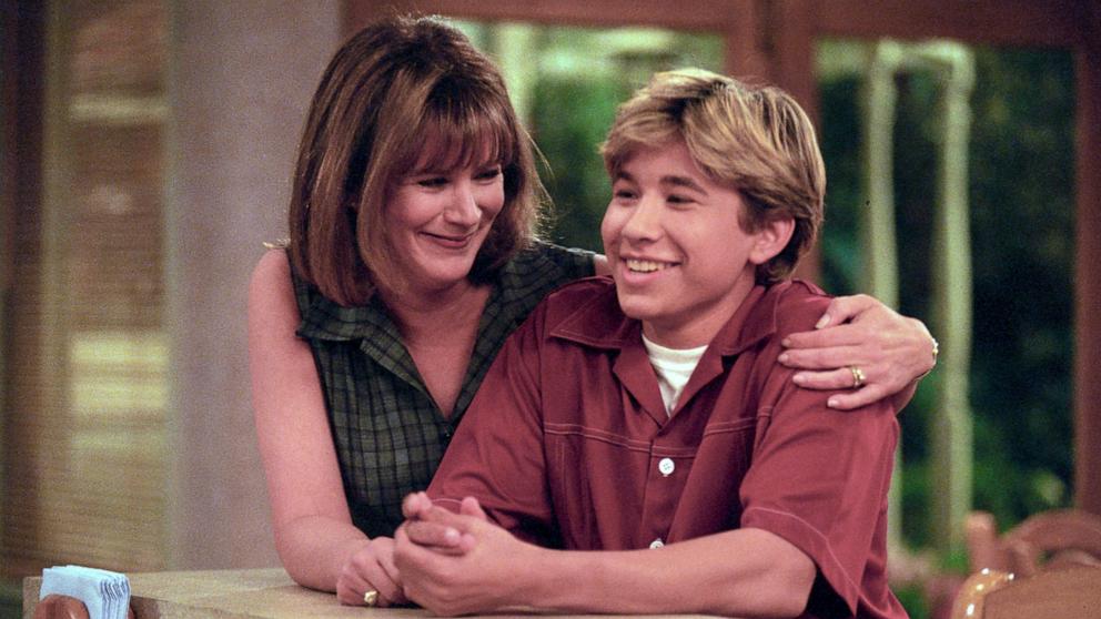 PHOTO: Patricia Richardson and Jonathan Taylor Thomas appear in a scene from "Home Improveme