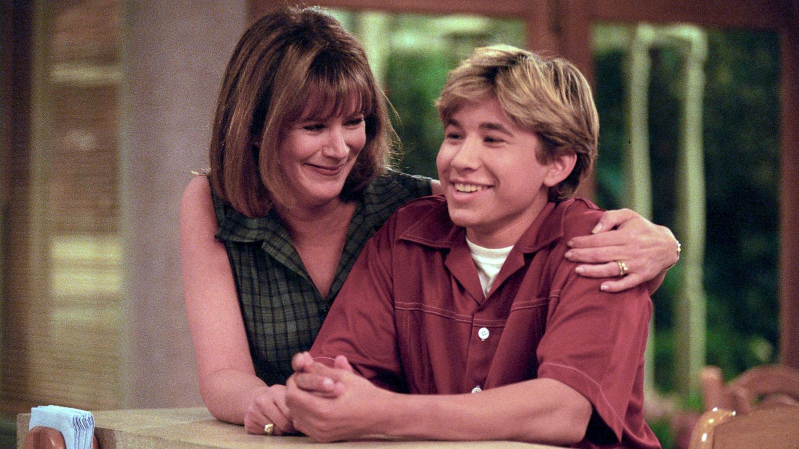 PHOTO: Patricia Richardson and Jonathan Taylor Thomas appear in a scene from "Home Improveme