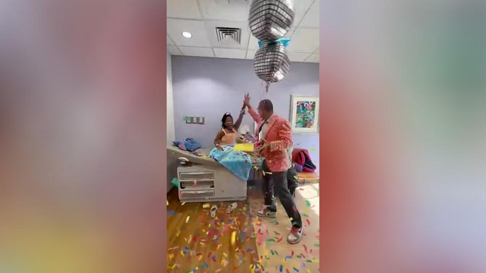 PHOTO: Children’s Hospital New Orleans surprised its 12-year-old patient Kelsey Farris with tickets to attend a Taylor Swift concert.