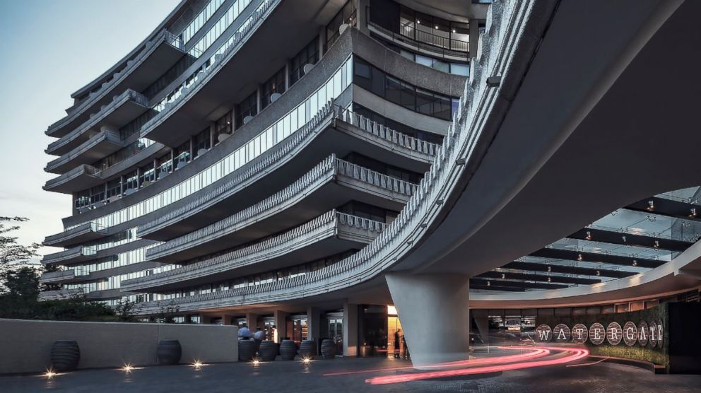 PHOTO: The Watergate Hotel Entrance