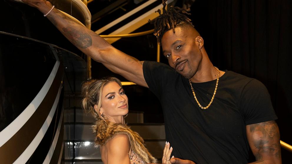 PHOTO: Dwight Howard and Daniella Karagach compete on "Dancing With The Stars."