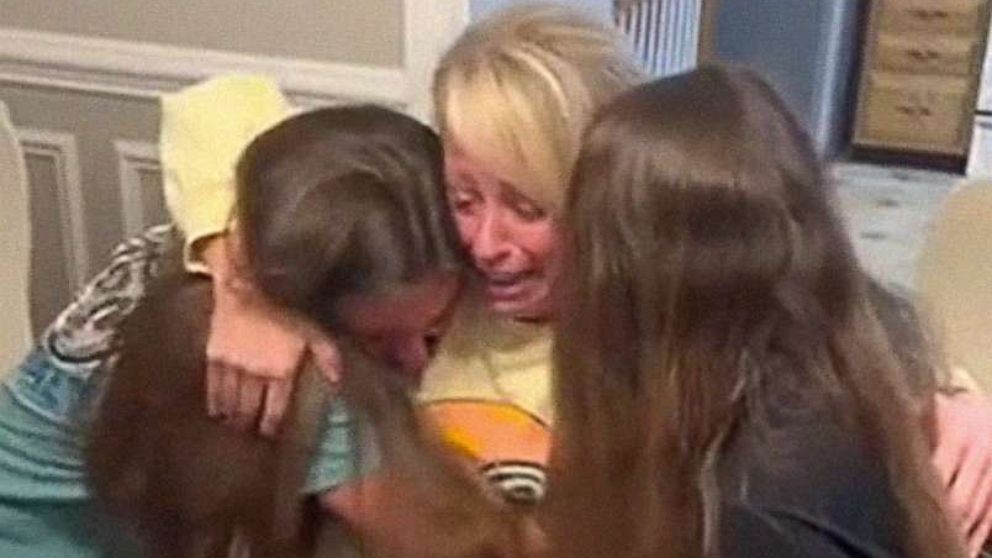 PHOTO: Sisters surprise stepmom by asking her to adopt them in emotional TitTok video.