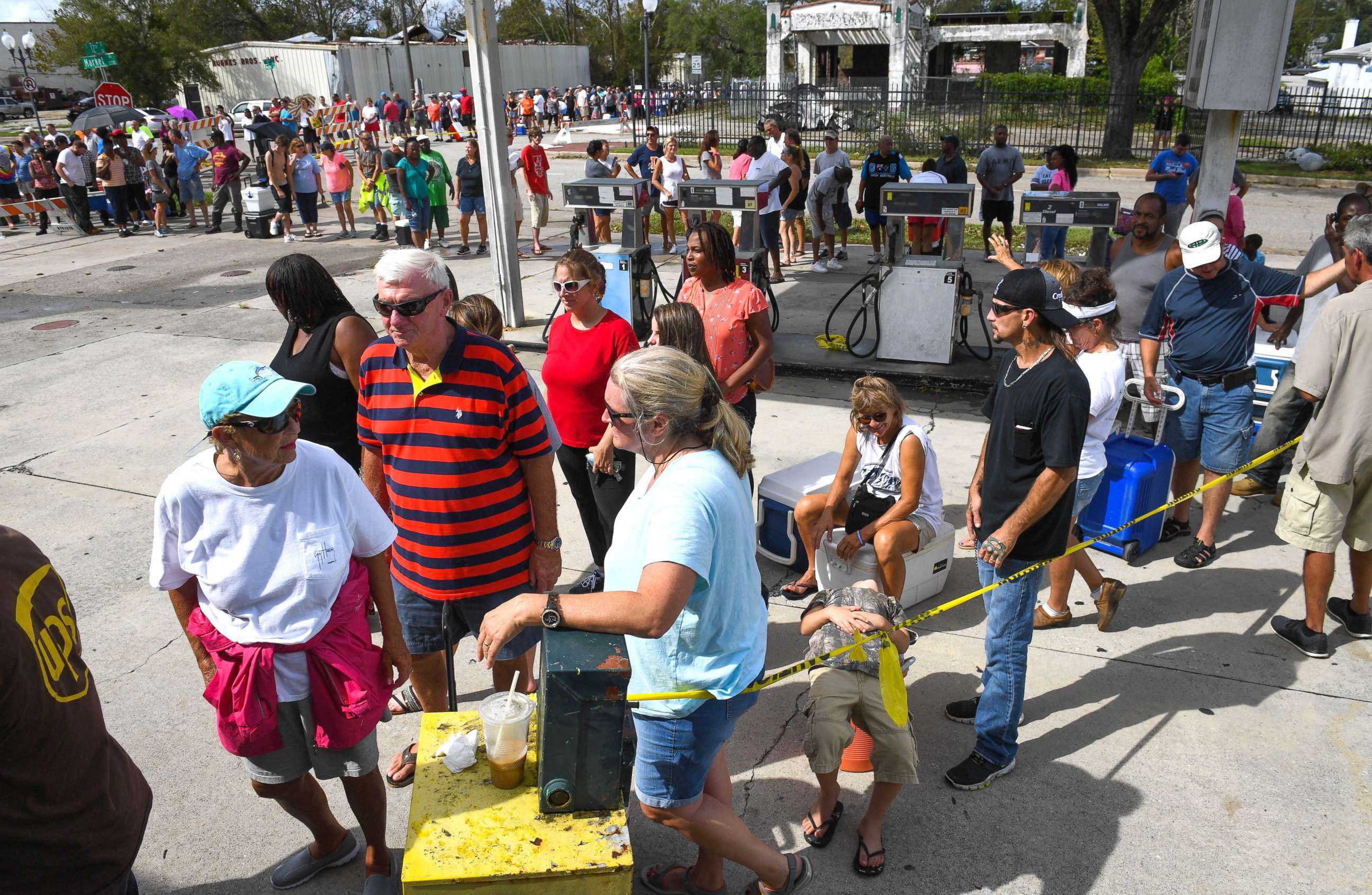 PHOTO: People waiting up to two hours in long lines in downtown Wilmington, N.C.,  waiting to buy ice from The Rose Ice and Coal Company on Market Street, Sept. 17, 2018.