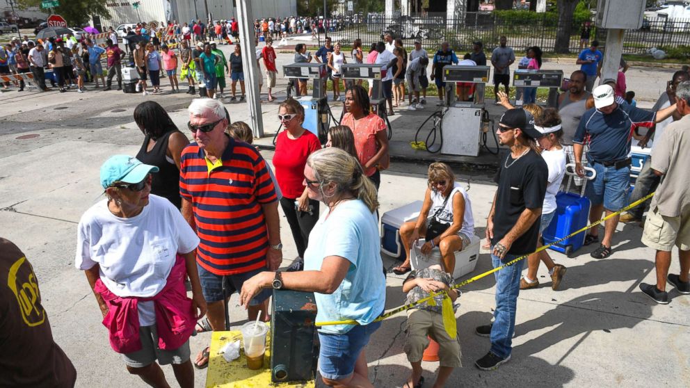 PHOTO: People waiting up to two hours in long lines in downtown Wilmington, N.C.,  waiting to buy ice from The Rose Ice and Coal Company on Market Street, Sept. 17, 2018.