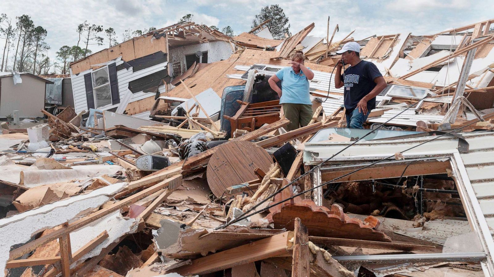 PHOTO: A couple react as they go through their destroyed mobile home following the passing of hurricane Laura in Lake Charles, La., on Aug. 27, 2020.