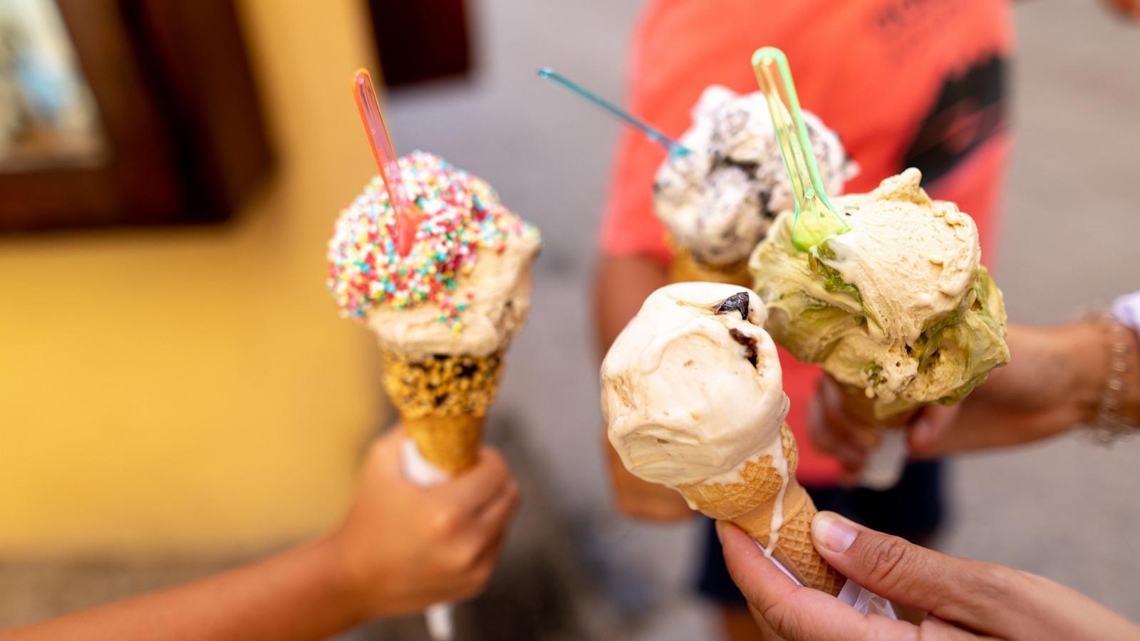 PHOTO: Very appetizing ice cream in the hands of people.