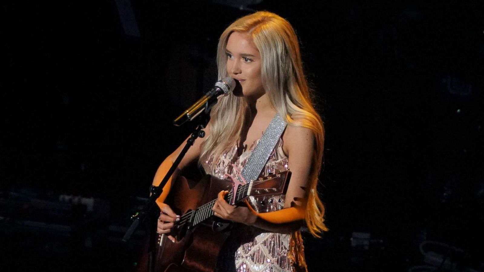 PHOTO:Laci Kaye Booth performs on American Idol, April 1, 2019.H