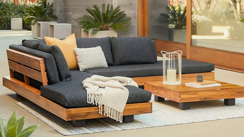 PHOTO: Lubek Outdoor Low Corner Sectional Set