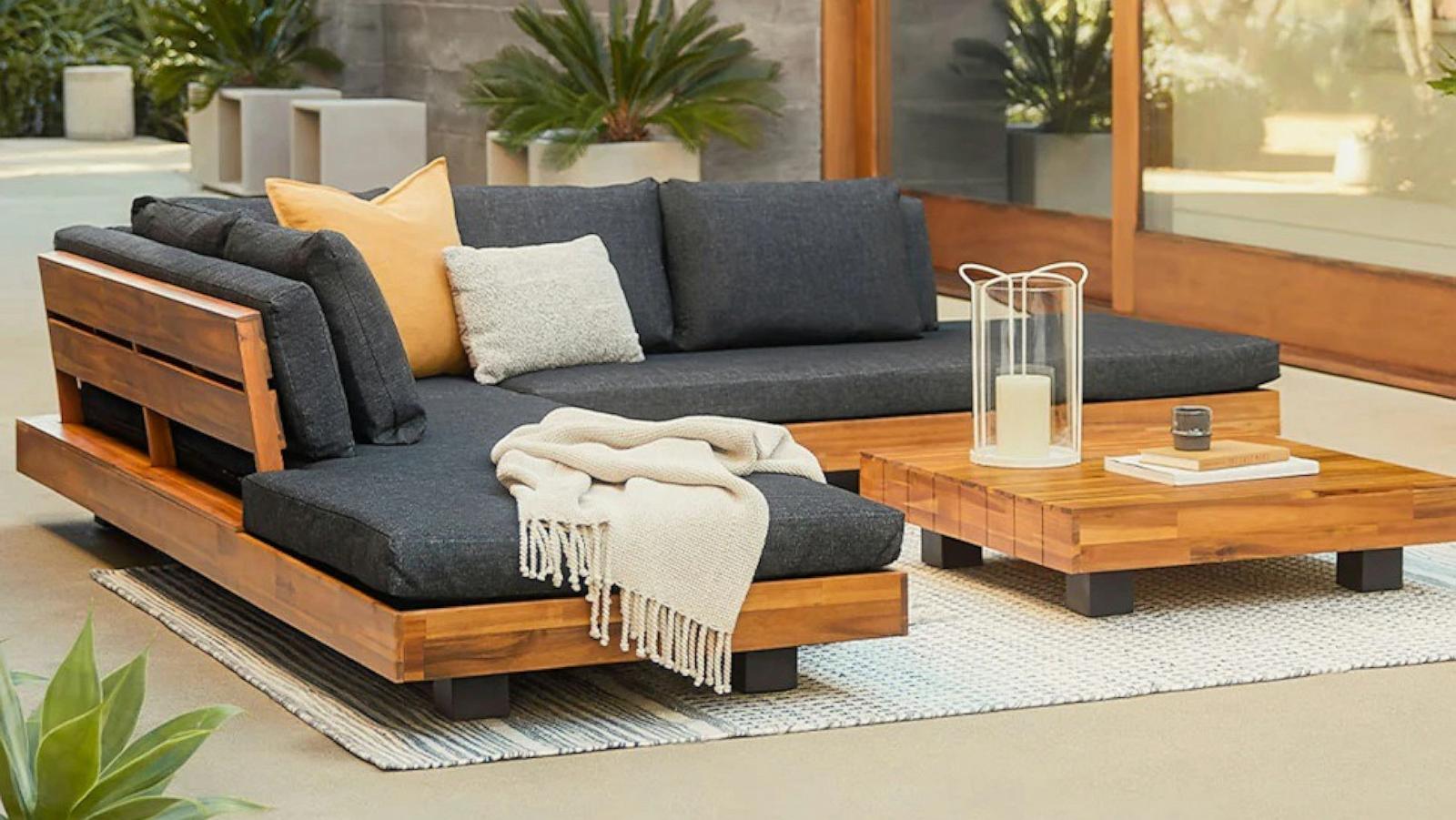 PHOTO: Lubek Outdoor Low Corner Sectional Set
