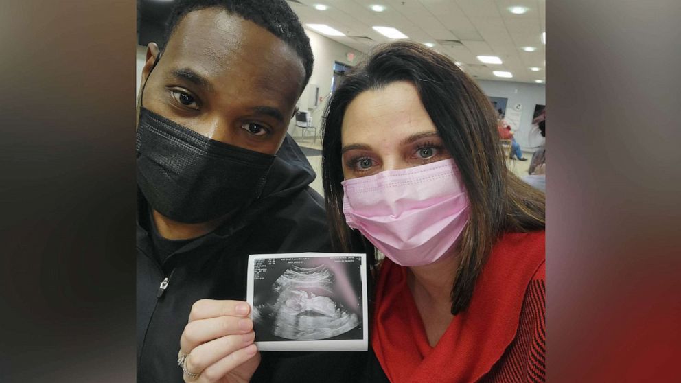 PHOTO: Following a successful IVF transfer, Lauren and EJ Wynn celebrate their 16th week of pregnancy.