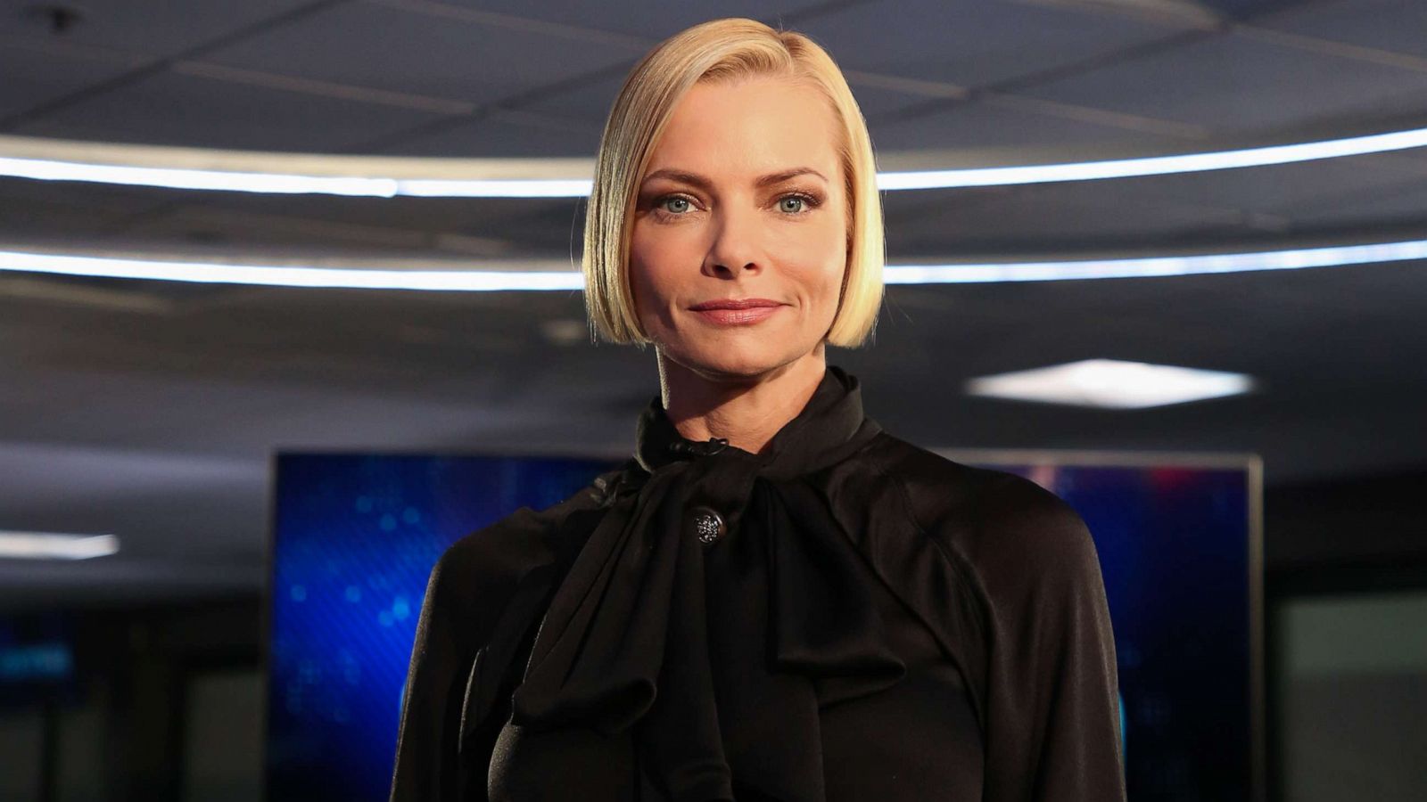 PHOTO: Actress Jaime Pressley visits "Extra" at Burbank Studios on Oct. 2, 2019 in Burbank, Calif.