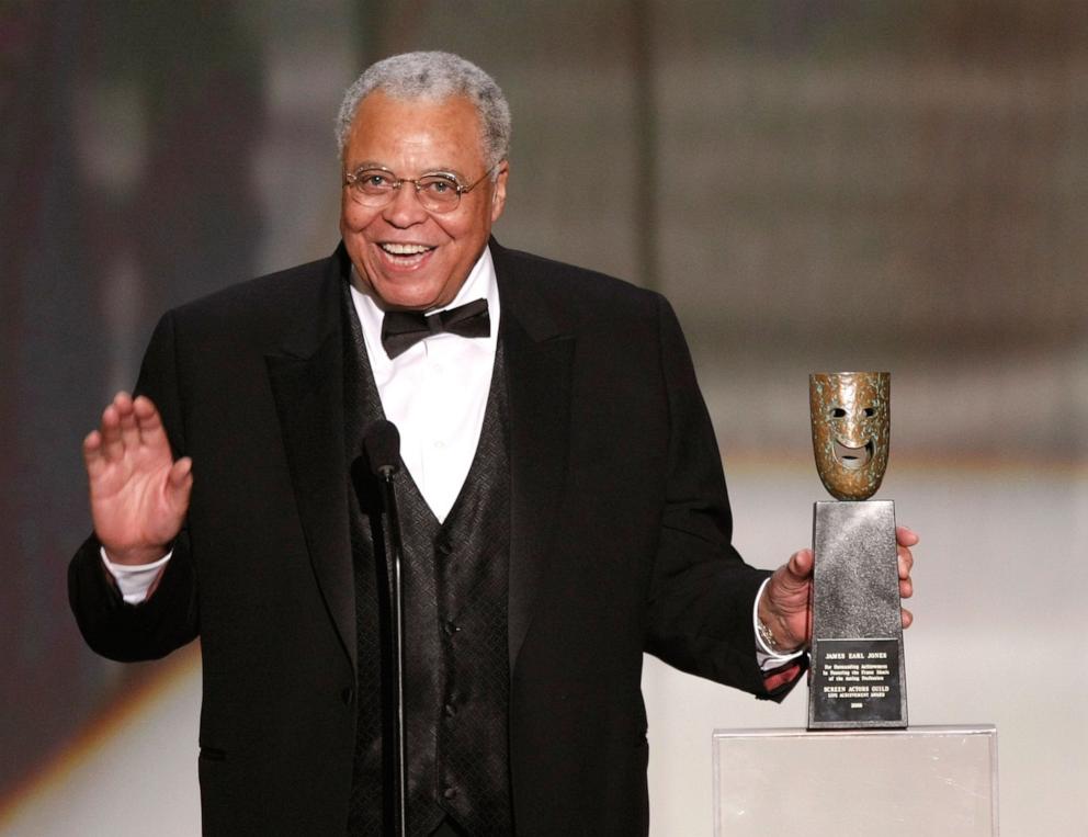 PHOTO: Actor James Earl Jones accepts the Life Achievement award during the 15th Annual Screen Actors Guild Awards held at the Shrine Auditorium on Jan. 25, 2009 in Los Angeles.