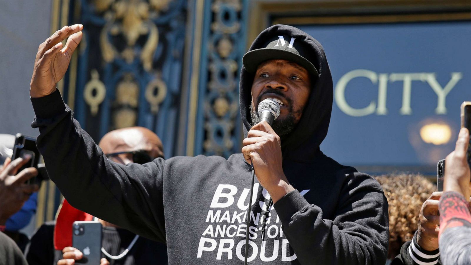 PHOTO: Jamie Foxx speaks to a large crowd during a "kneel-in" to protest police racism on the steps of City Hall, June 1, 2020, in San Francisco, Calif.