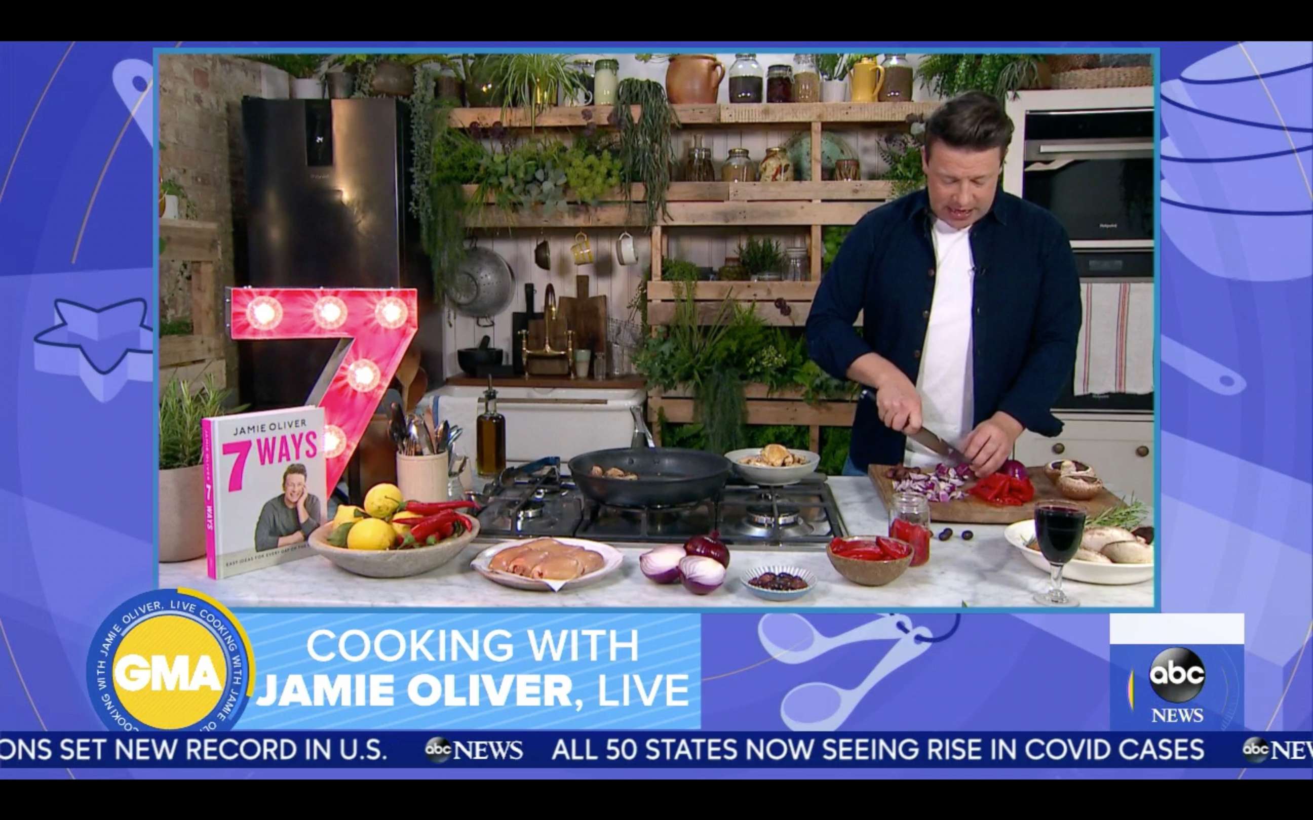 PHOTO: Jamie Oliver cooks his mushroom and chicken cacciatore recipe for "Good Morning America."