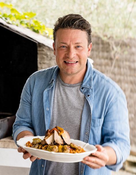 Jamie Oliver talks new cookbook, shares home cooking recipes - Good Morning  America