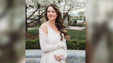 Photographer offers free Mother's Day shoot for women experiencing loss,  infertility - Good Morning America