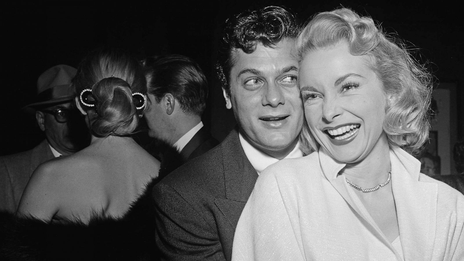 PHOTO: American actor Tony Curtis (1925 - 2010) with his wife, actress Janet Leigh (1927 - 2004) at the premiere of the film 'The Glenn Miller Story', Dec. 10, 1953.