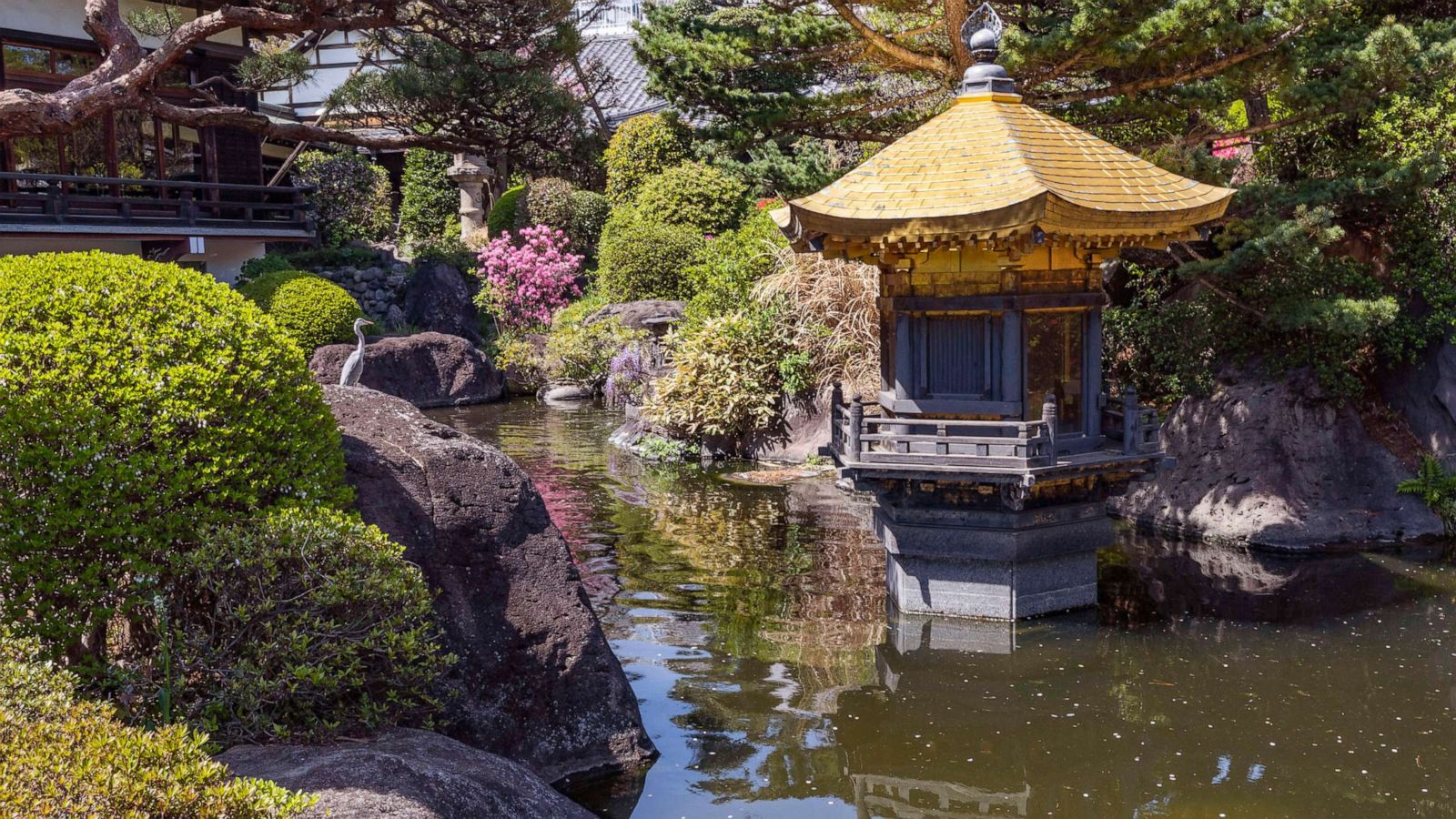 PHOTO: Jorenji Temple in Akatsuka ,Itabashi,Tokyo, May 15, 2018.