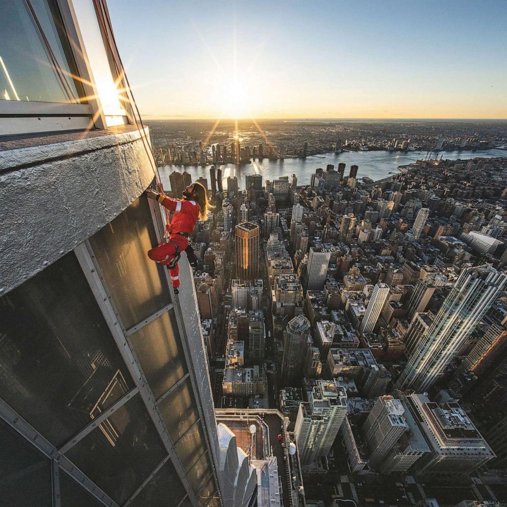VIDEO: Jared Leto scales Empire State Building to promote Thirty Seconds to Mars tour