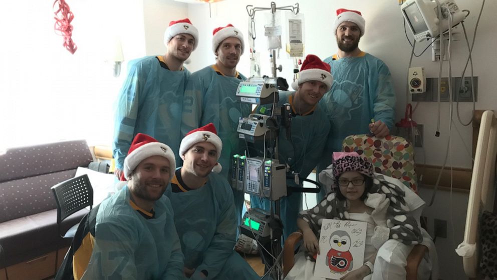 PHOTO: Members of the Pittsburgh Penguins visit Jaycee in the hospital after she got a multivisceral transplant.