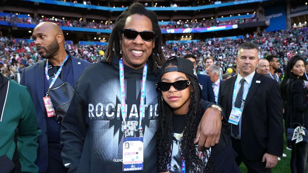Jay-Z, Blue Ivy turn Super Bowl into cute daddy-daughter date night: See  the photos - Good Morning America