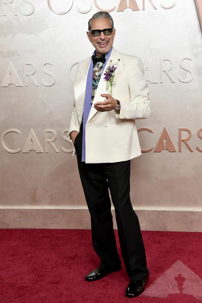 PHOTO: Jeff Goldblum arrives at the Oscars, Mar. 2, 2025, at the Dolby Theatre in Los Angeles.