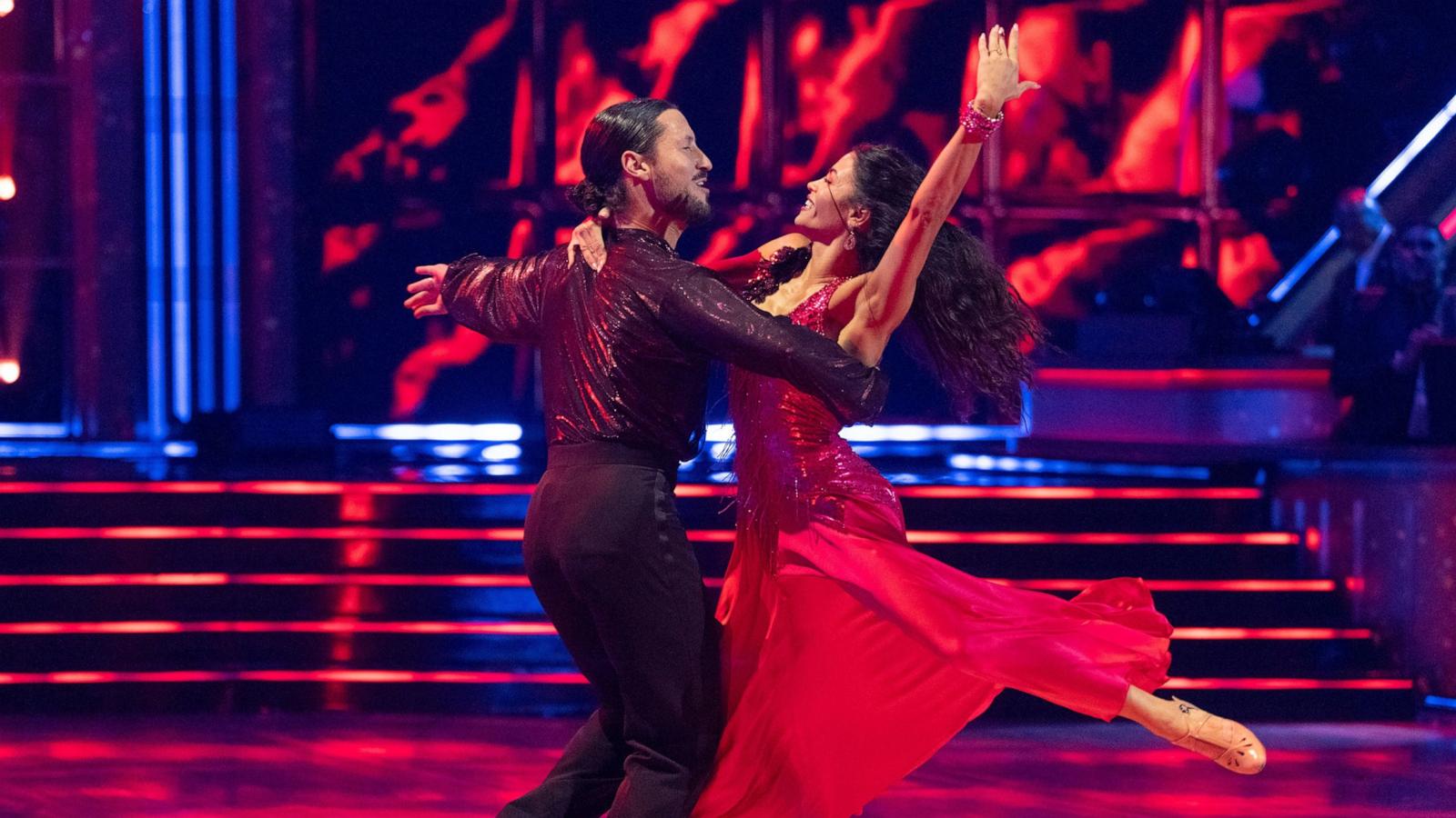PHOTO: Val Chmerkovskiy and Jenna Dewan compete on "Dancing With The Stars."