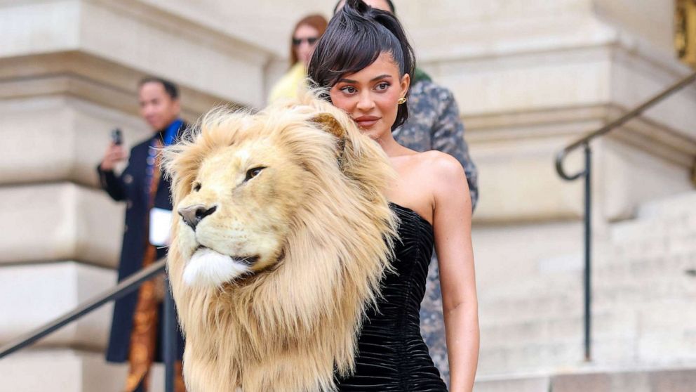 PHOTO: Kylie Jenner shows off her dress during Paris Fashion Week - Haute Couture Spring Summer 2023 on Jan. 23, 2023 in Paris.