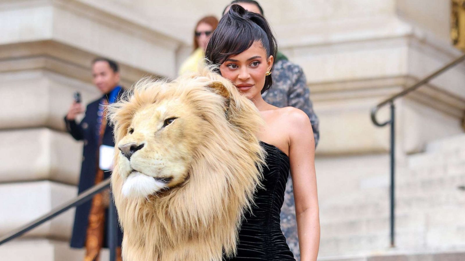 PHOTO: Kylie Jenner shows off her dress during Paris Fashion Week - Haute Couture Spring Summer 2023 on Jan. 23, 2023 in Paris.